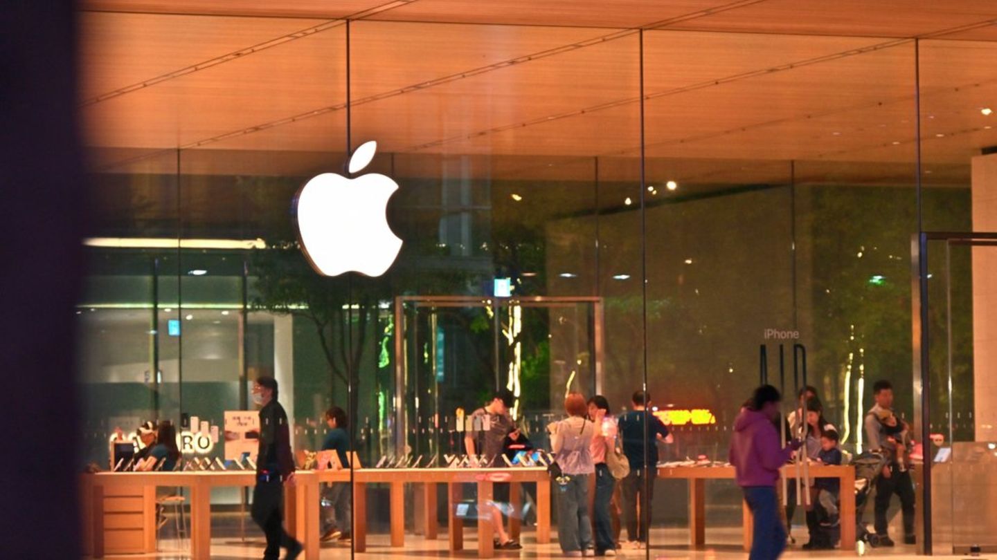 Möglicherweise stehen ab Herbst in Apple-Stores faltbare iPhones.