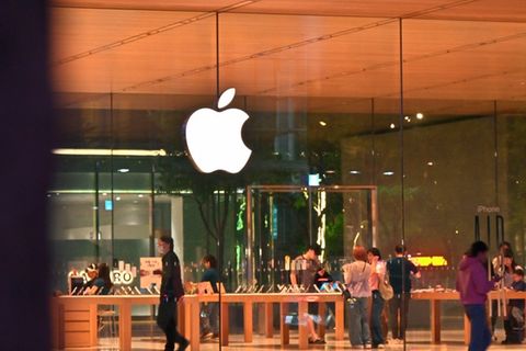 Möglicherweise stehen ab Herbst in Apple-Stores faltbare iPhones.