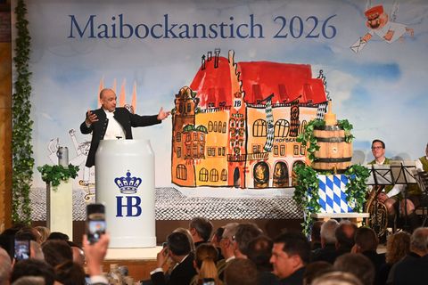 Django Asül spottete über die Landes- und Bundespolitik. Foto: Felix Hörhager/dpa