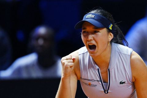 Eva Lys durfte nach einem deutlichen Rückstand über den Sieg jubeln. Foto: Marijan Murat/dpa