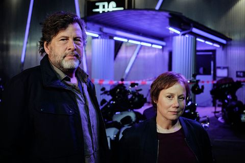 Das Nachtleben ist eigentlich nicht so ihr Ding, vermutet man. Dennoch müssen Franziska Tobler (Eva Löbau) und Friedemann Berg (Hans-Jochen Wagner) im "Tatort: Innere Angelegenheiten" im Dunkeln durchermitteln. Ein völlig unklarer Mord in einer Freiburger Diskothek ist schuld.