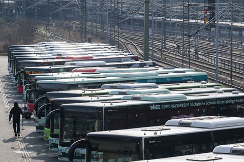 Verdi fordert mehr Lohn und bessere Arbeitszeiten im sächsischen Nahverkehr. Die Arbeitgeber sehen den finanziellen Spielraum au