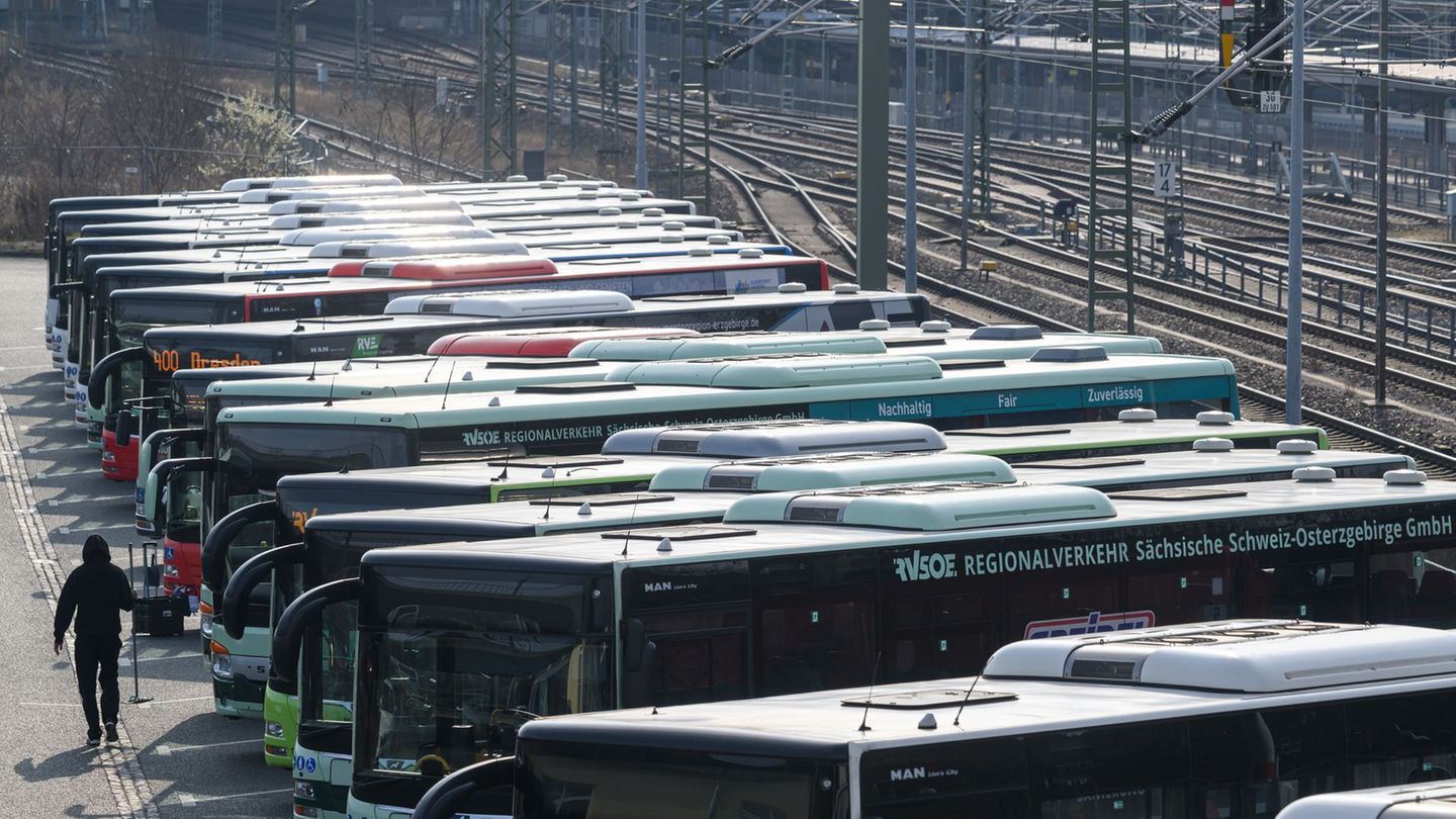 Verdi fordert mehr Lohn und bessere Arbeitszeiten im sächsischen Nahverkehr. Die Arbeitgeber sehen den finanziellen Spielraum au