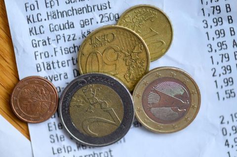 Rücklagen: Euro Münzen auf eine Tisch