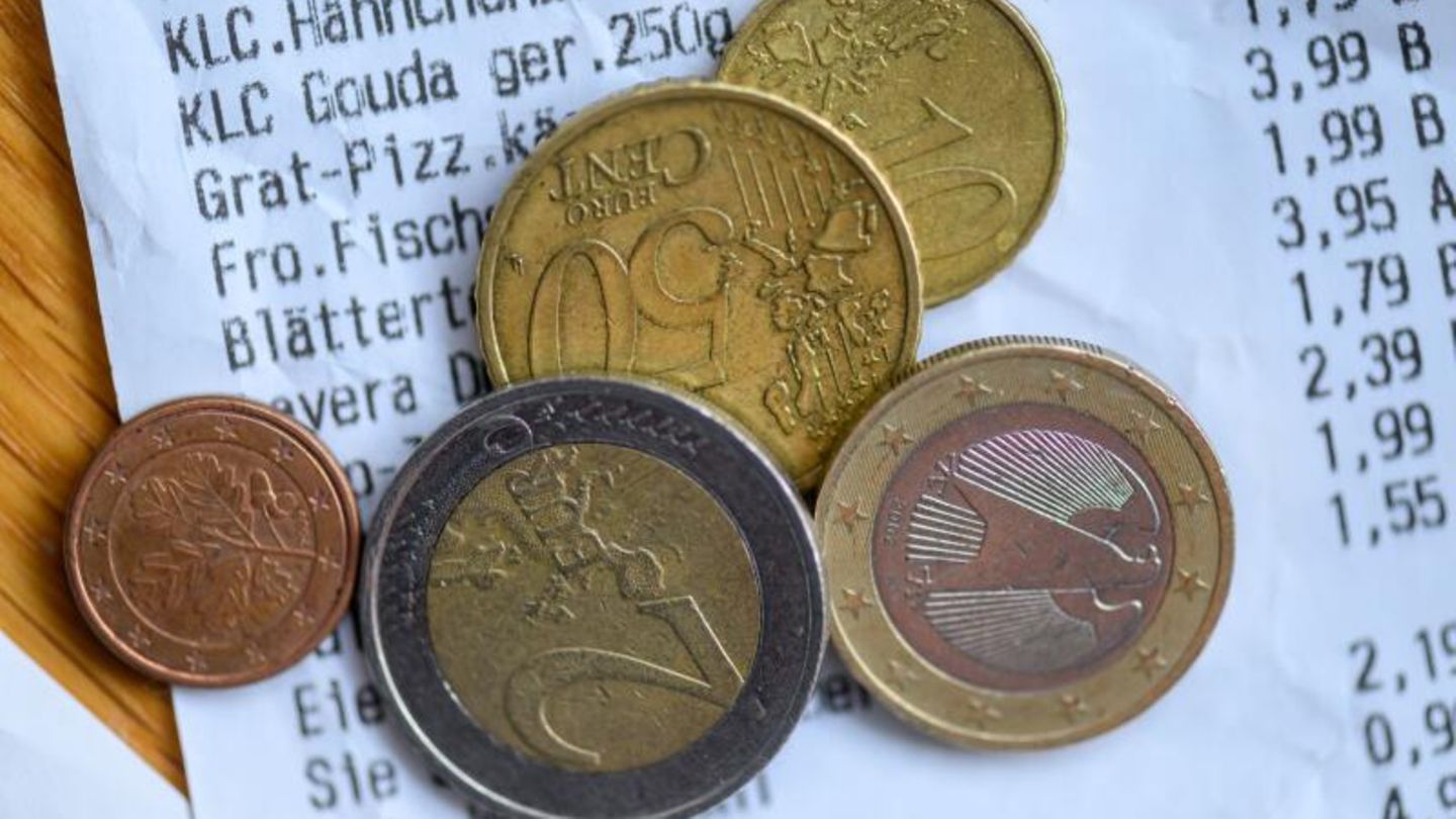 Rücklagen: Euro Münzen auf eine Tisch