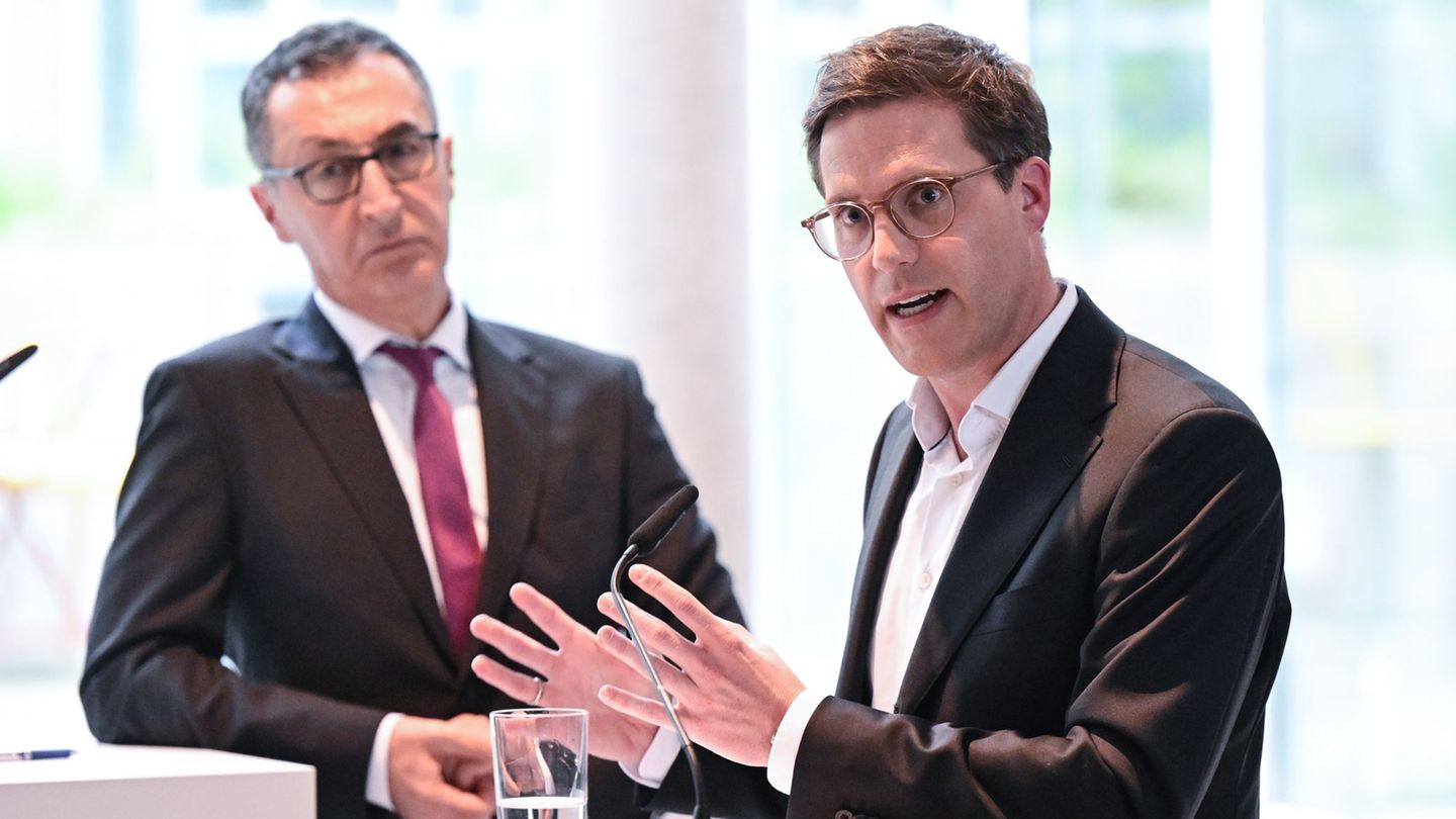 Wie schnell werden die beiden sich einig in den jetzt anstehenden Koalitionsverhandlungen? Grünen-Frontmann Cem Özdemir (l.) und