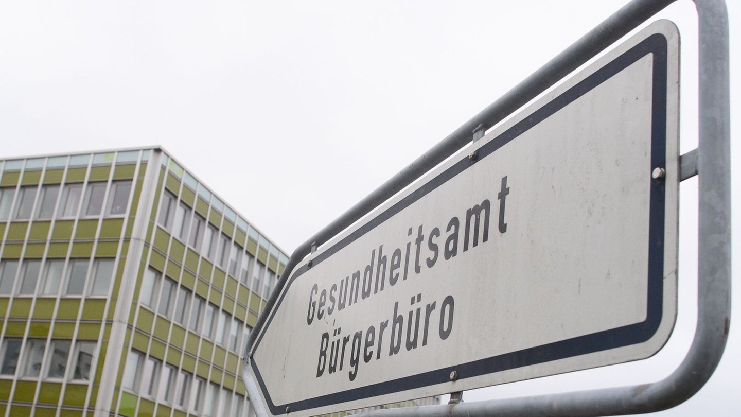 Mehrere Gesundheitsämter in Sachsen-Anhalt warnen vor einem Stocken der Digitalisierung und neuen personellen Engpässen. (Symbol