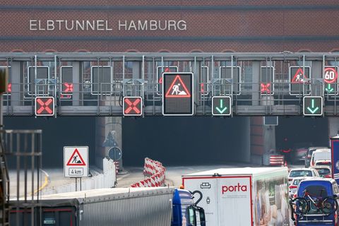 Der Hamburger Elbtunnel wird am kommenden Wochenende voll gesperrt. (Archivbild) Foto: Bodo Marks/dpa