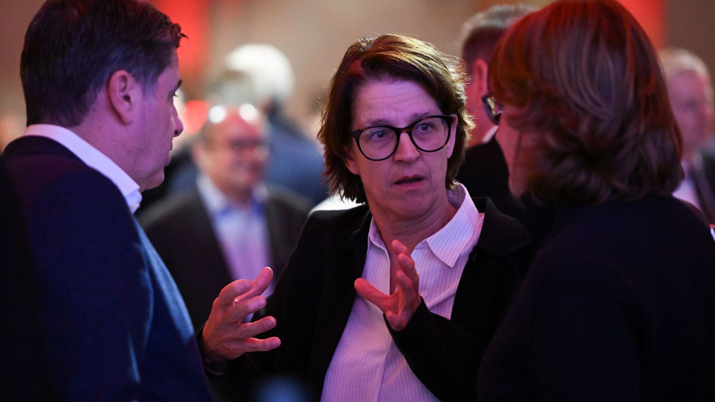 Für Tatjani Haenni (M) hat mit RB Leipzig große Pläne. (Archivbild) Foto: Florian Wiegand/dpa