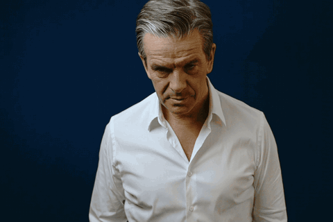 Markus Lanz im Studio hebt langsam den Kopf (Bewegtbild)