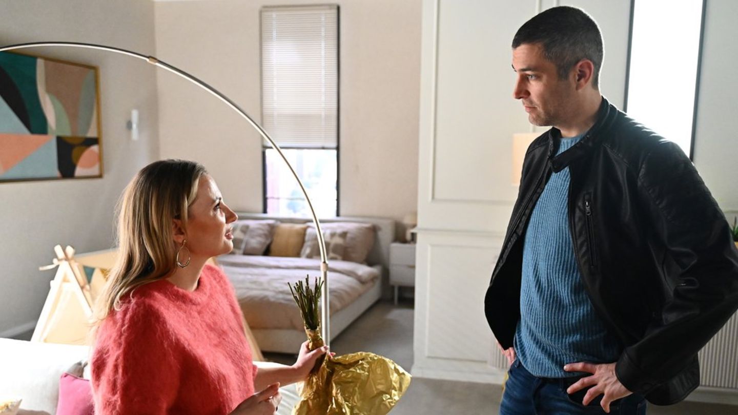 "Alles was zählt": Dragans (r.) halbherziger Versöhnungsversuch mit Isabelle geht nach hinten los.