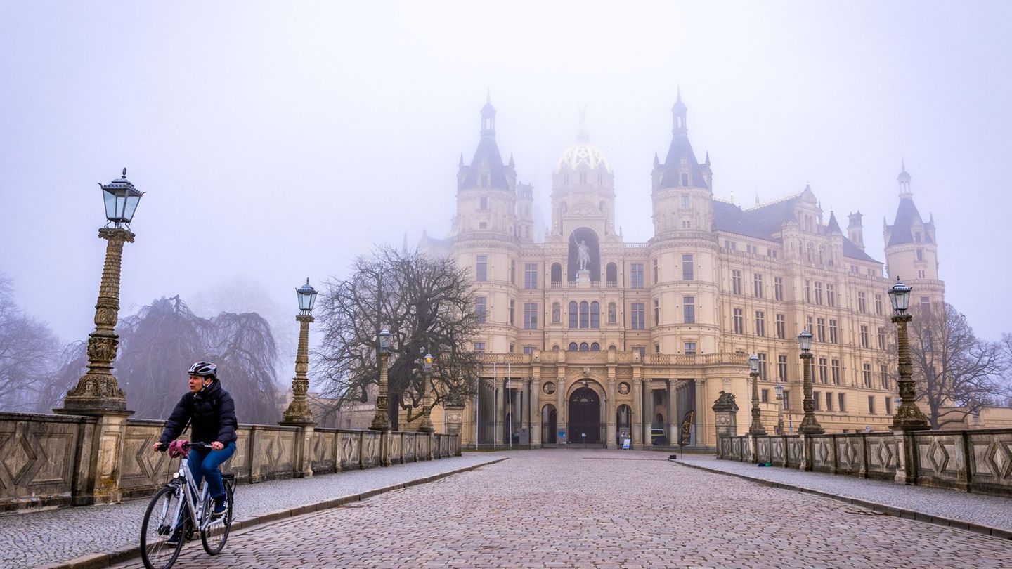 In Mecklenburg-Vorpommern startet der Mittwoch neblig - dann kommt die Sonne raus. (Symbolbild) Foto: Jens Büttner/dpa