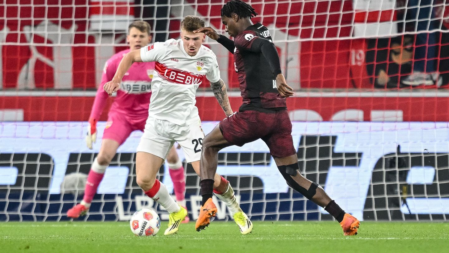 Der Leipziger Ezechiel Banzuzi (r) fällt mit einer Knieverletzung aus. (Archivbild) Foto: Harry Langer/dpa