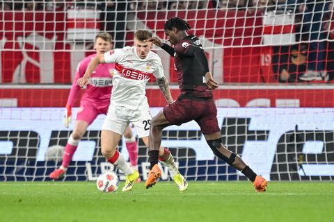 Der Leipziger Ezechiel Banzuzi (r) fällt mit einer Knieverletzung aus. (Archivbild) Foto: Harry Langer/dpa