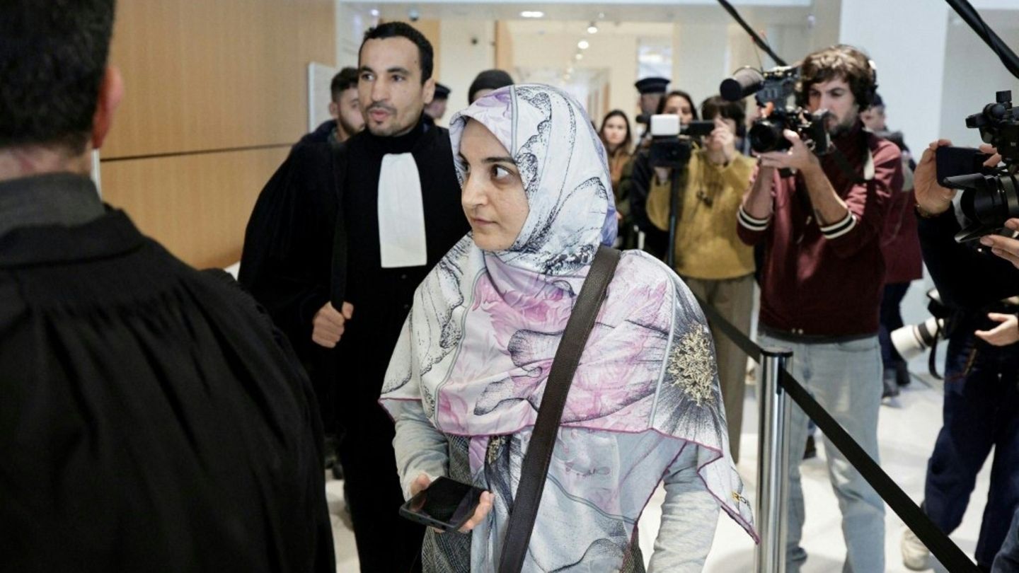 Esfandiari bei ihrem Prozess in Paris