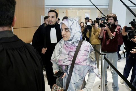 Esfandiari bei ihrem Prozess in Paris