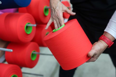 Tarifeinigung: Die Löhne der ostdeutschen Textilarbeiter steigen. (Symbolbild) Foto: Jan Woitas/dpa