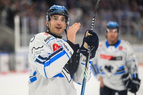 Agostino bleibt dem ERC erhalten. (Archivbild) Foto: Robert Michael/dpa