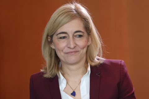 Bundesgesundheitsministerin Nina Warken (CDU) lächelt