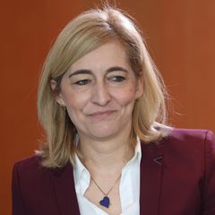 Bundesgesundheitsministerin Nina Warken (CDU) lächelt