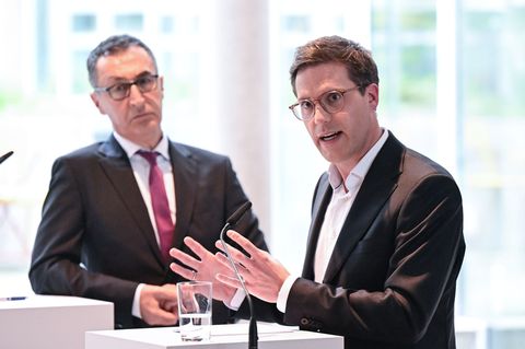 Viel ist schon geklärt - jetzt geht es in die Details auf dem Weg zur neuen Regierung. Foto: Bernd Weißbrod/dpa