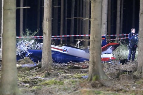 Ein Flugzeug ist in einem Wald in NRW abgestürzt.