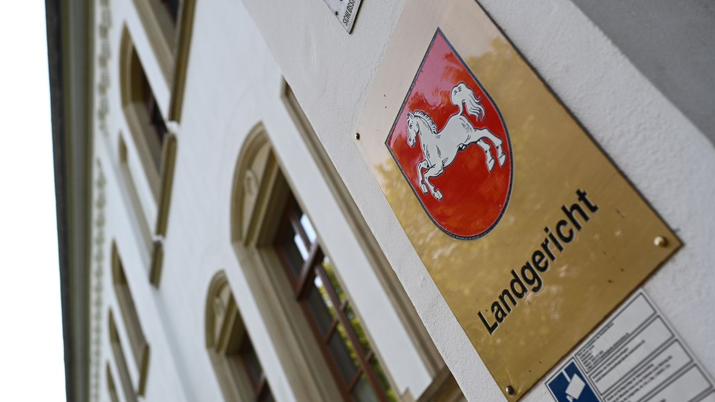 Der Mordprozess gegen den 34-Jährigen soll vor dem Landgericht Aurich verhandelt werden. (Symbolbild) Foto: Lars Penning/dpa