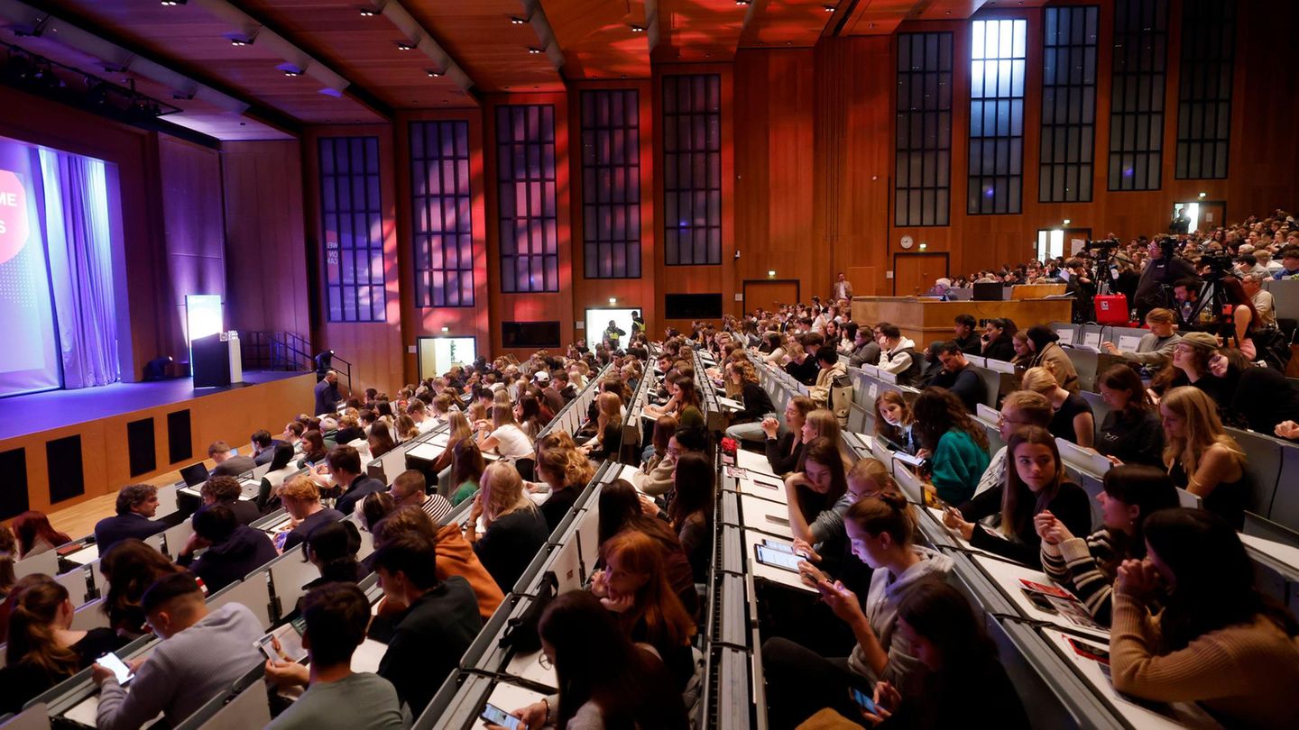 Arbeitsmarkt: Macht KI den Bachelor-Abschluss überflüssig?