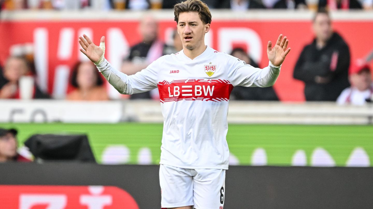 Angelo Stiller ist Dreh- und Angelpunkt im Stuttgarter Mittelfeld. (Archivbild) Foto: Harry Langer/dpa