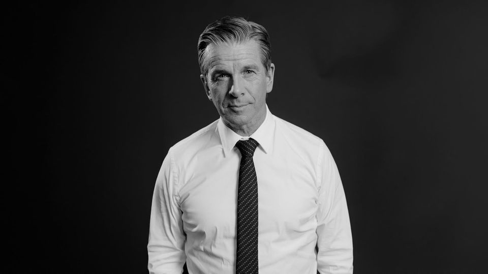 Portrait Markus Lanz mit Hemd und Kravatte