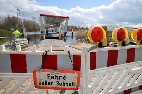 Die Elektro-Schleifähre "Missunde III" sollte ursprünglich bereits Anfang April fahren. Foto: Christian Charisius/dpa