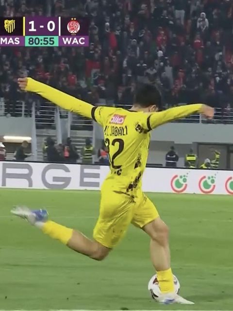 Rabona-Traumtor aus 20 Metern