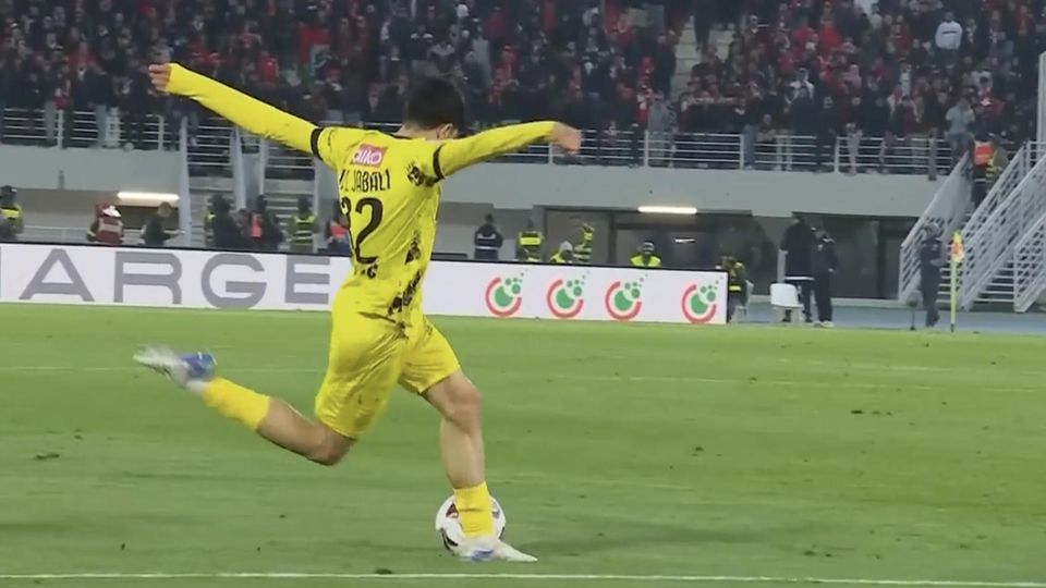 Rabona-Traumtor aus 20 Metern