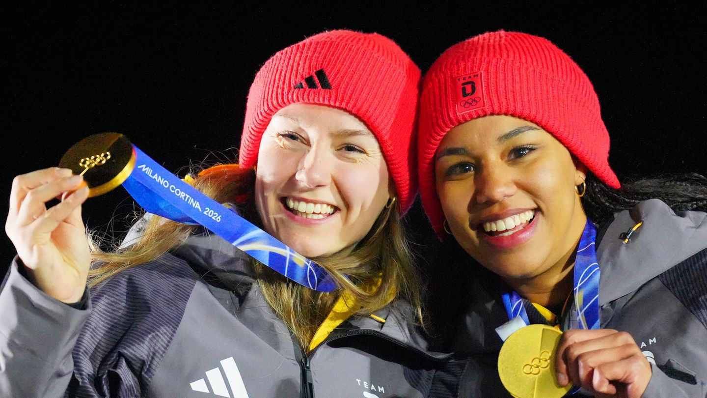 Bob-Anschieberin Deborah Levi (r.) bekommt eine eigene Straße. (Archivbild) Foto: Michael Kappeler/dpa