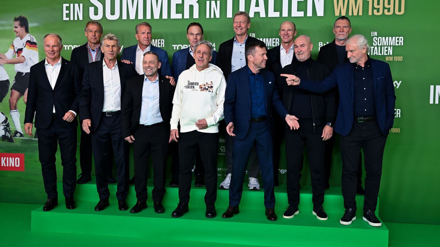 Die WM-Helden von damals wollen sich häufiger sehen. (Archivbild) Foto: Sven Hoppe/dpa