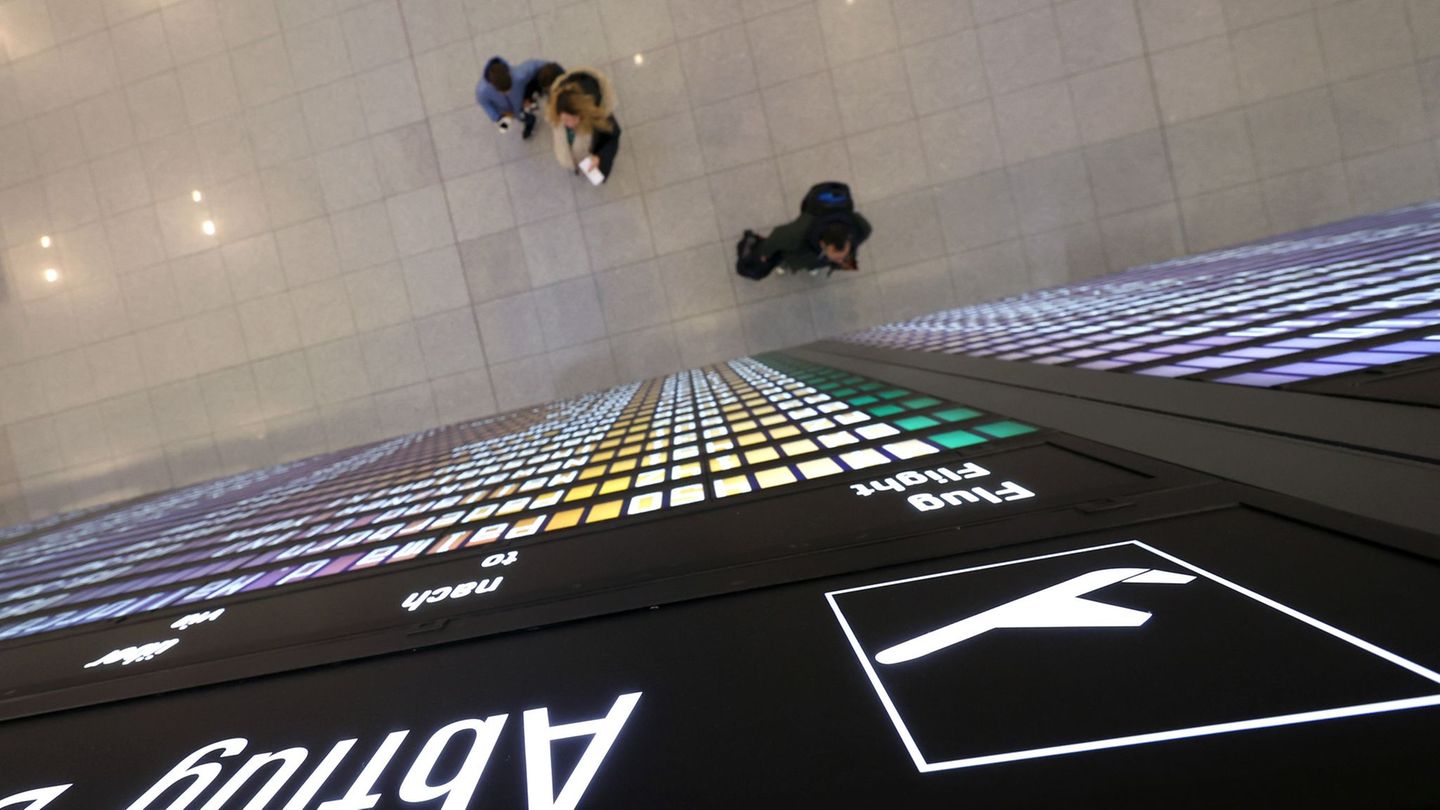 Zahlreiche Flüge der Lufthansa fallen aus. Foto: Karl-Josef Hildenbrand/dpa