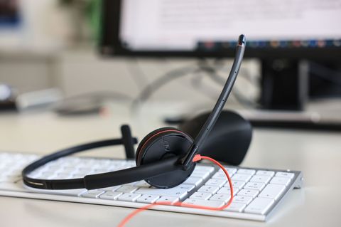 Die Servicehotline wird in fünf Städten angeboten und soll ausgeweitet werden. (Symbolbild) Foto: Oliver Berg/dpa