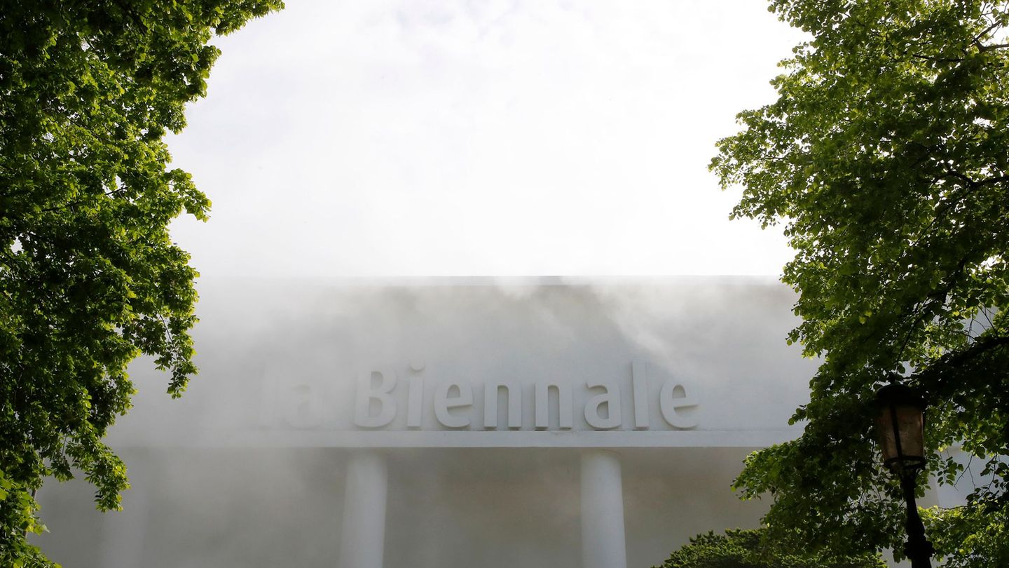 Die 61. Biennale von Venedig als internationale Ausstellung zeitgenössischer Kunst dauert vom 9. Mai bis 22. November 2026. (Arc