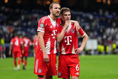 Harry Kane und Joshua Kimmich vom FC Bayern München genießen den Sieg bei Real Madrid