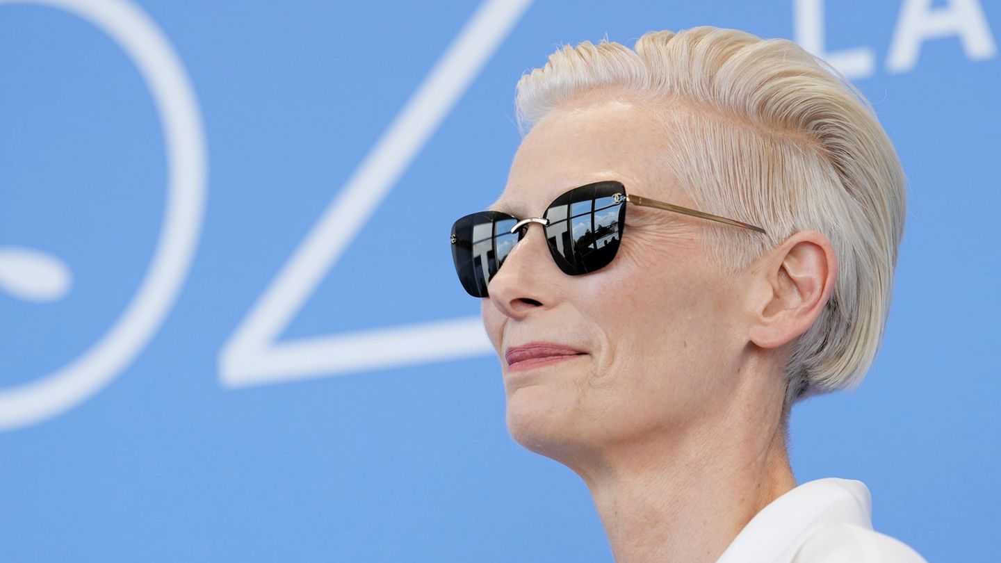 Tilda Swinton soll im Februar 2027 am Berliner Ensemble auftreten. (Archivbild) Foto: Scott A Garfitt/Invision/AP/dpa