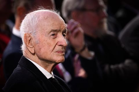 Weltstar Armin Mueller-Stahl (95) kommt Anfang Mai nach Schwerin. (Archivbild) Foto: Bernd von Jutrczenka/dpa