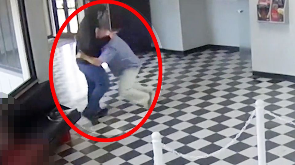 Schuldirektor überwältigt Amokläufer und rettet Schüler