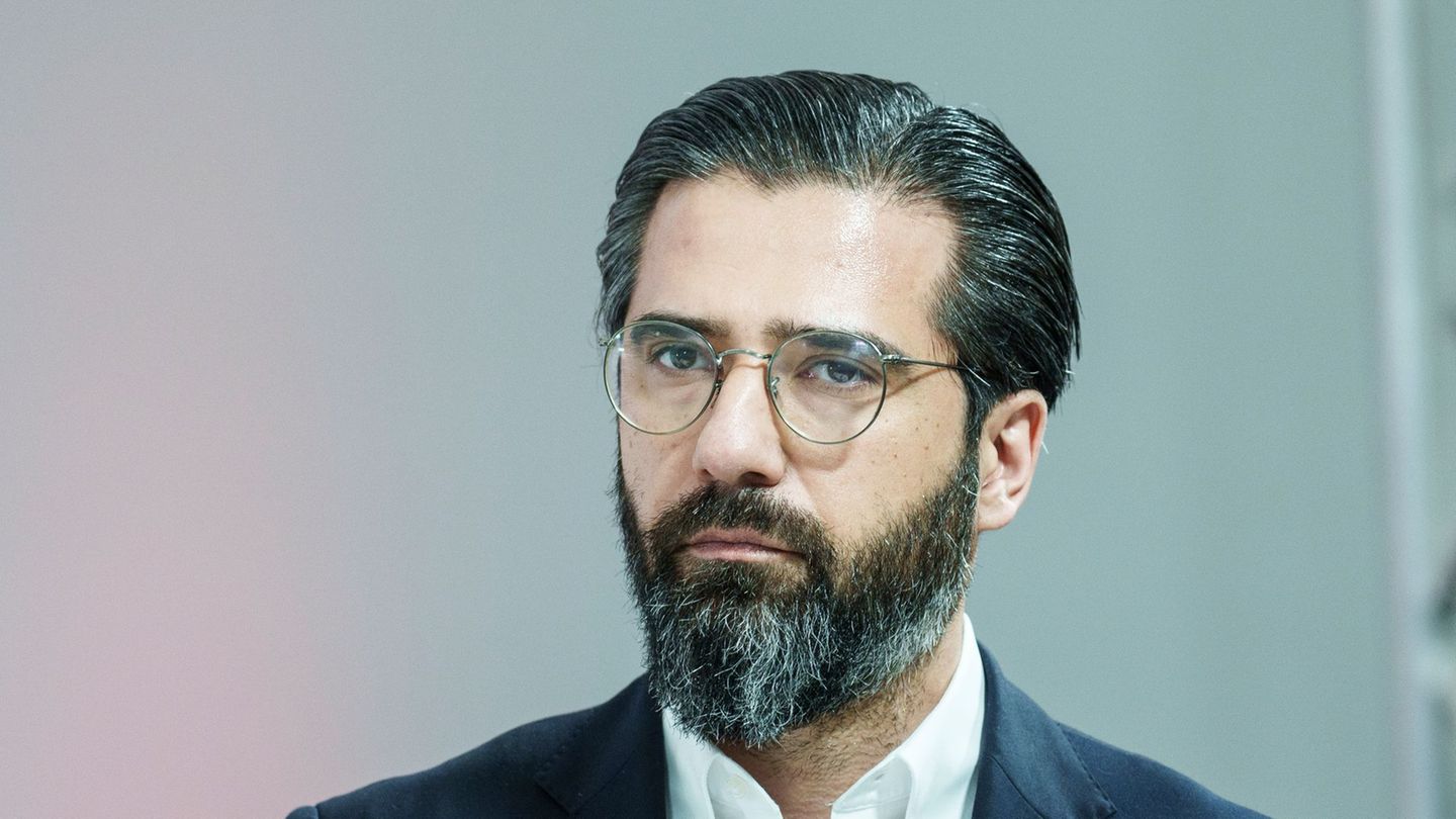 Unmut Sönmez (SPD) ist als hessischer Wirtschaftsstaatssekretär entlassen worden. (Archivbild) Foto: Andreas Arnold/dpa