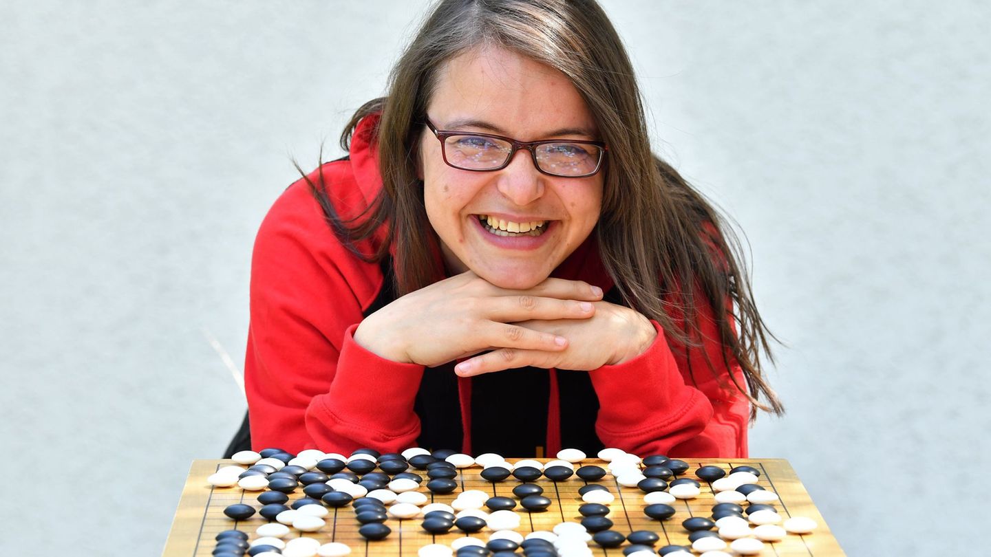 Die Professorin und Go-Enthusiastin Manja Marz hat das Projekt initiiert. (Archivbild) Foto: Martin Schutt/dpa