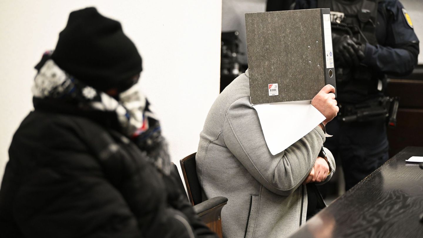 Die Anklage hatte dem Polizisten eine Verletzung des Dienstgeheimnisses vorgeworfen. (Archivbild) Foto: Katharina Kausche/dpa