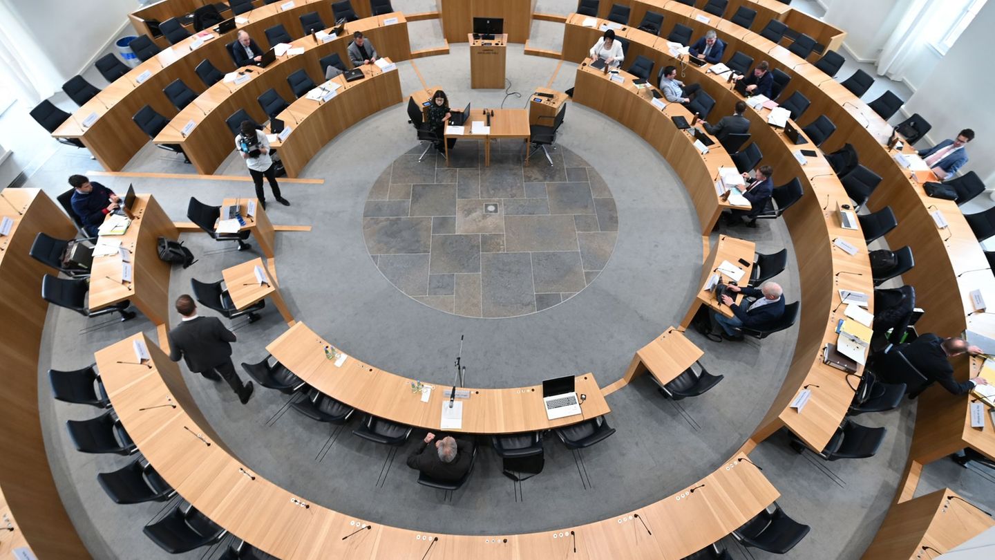 Einen Untersuchungsausschuss einzusetzen, soll schwerer werden. (Archivbild) Foto: Arne Dedert/dpa