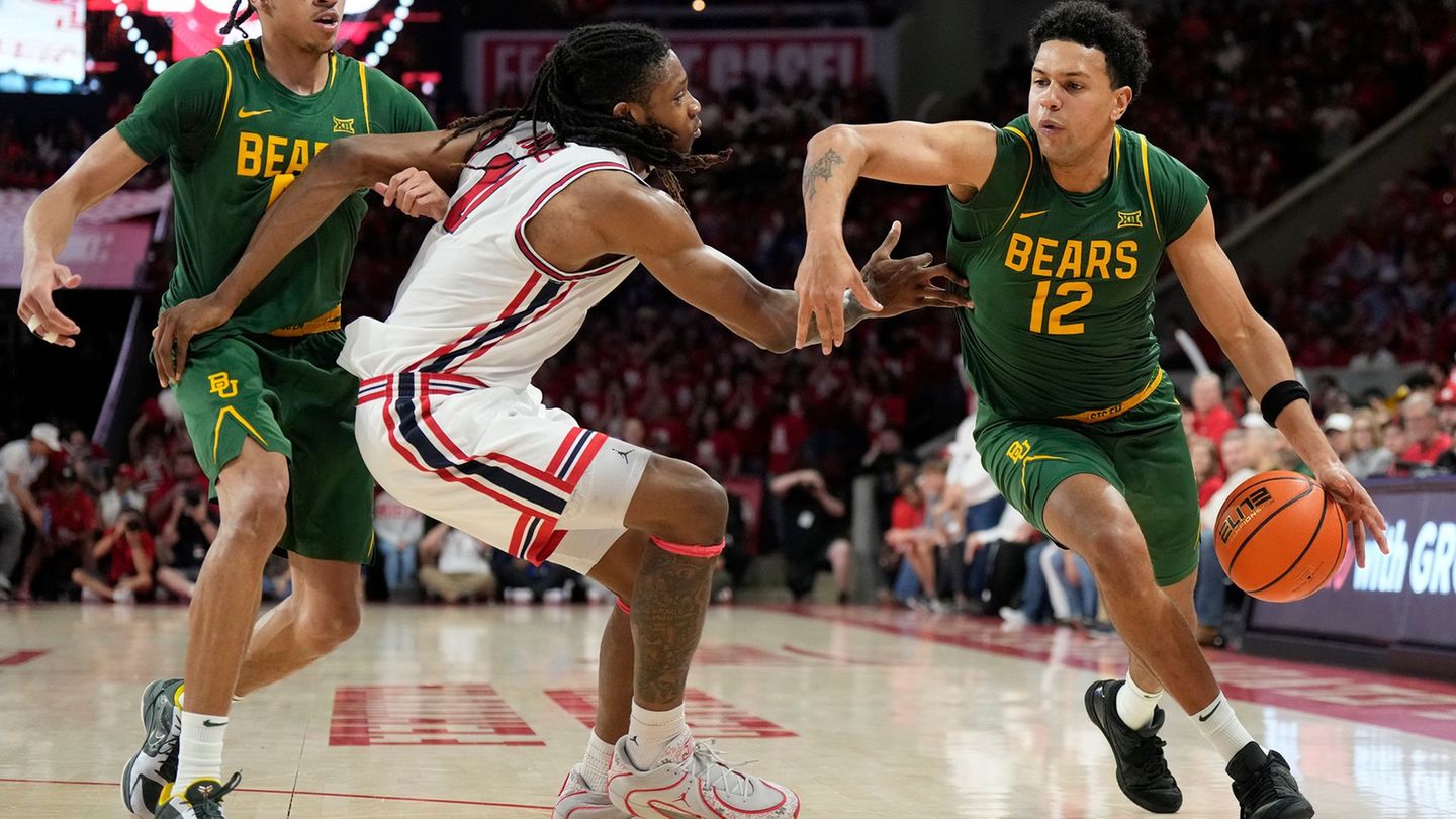 Der neue Alba-Profi Michael Rataj (r.) spielte zuletzt in den USA. (Archivbild) Foto: Karen Warren/FR172172 AP/AP/dpa