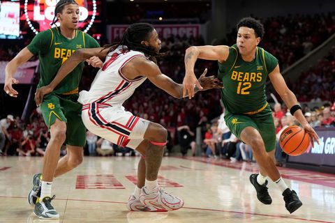 Der neue Alba-Profi Michael Rataj (r.) spielte zuletzt in den USA. (Archivbild) Foto: Karen Warren/FR172172 AP/AP/dpa