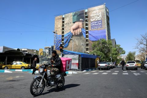 Plakat in Teheran zur Blockade der Straße von Hormus