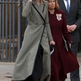 Prinzessin Kate bei einem Auftritt im Mantel